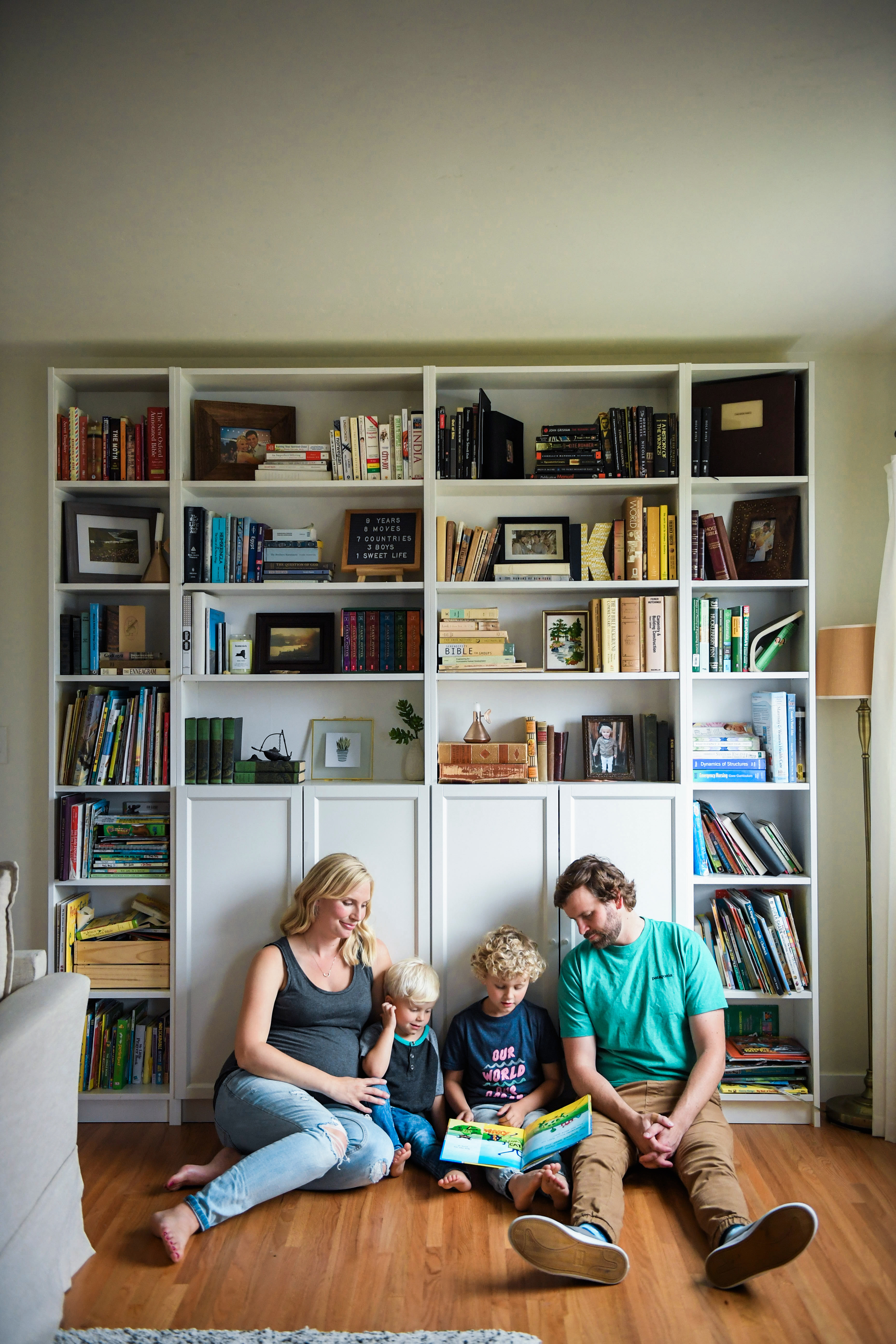 Adorable-family-lifestyle-portraits-in-home-california-kohlenberg
