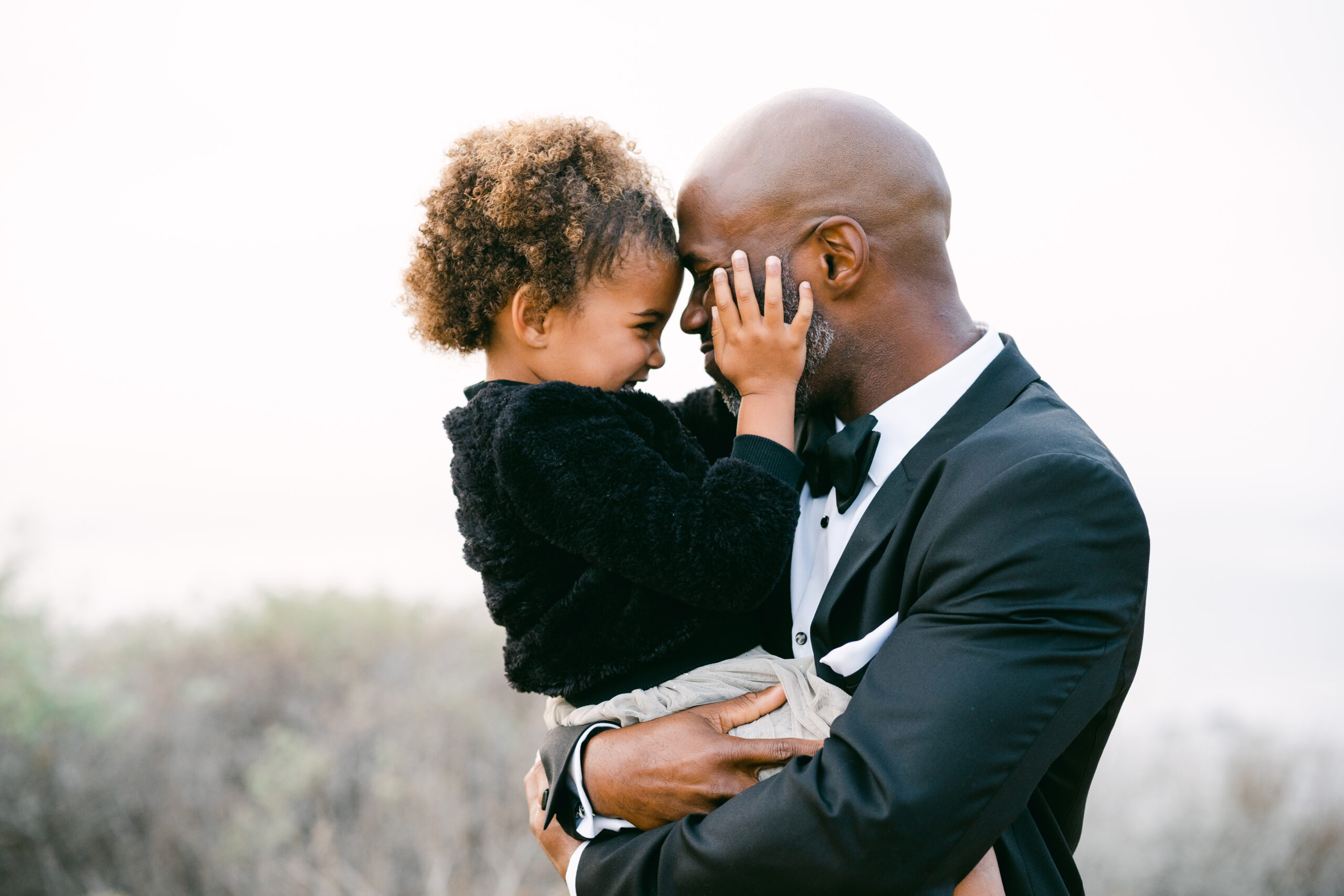 Beautiful Family Outdoor Portraits at the Flight in Tustin, California. Photos by Kate Noelle.